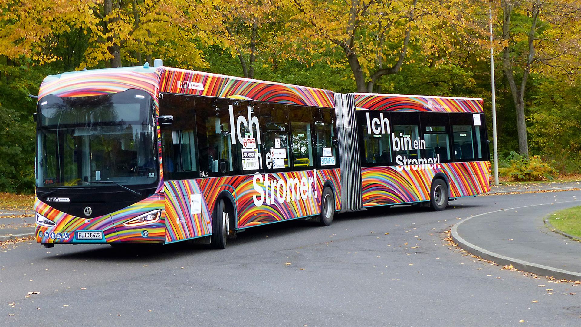 Eine abwechlungsreiche Strecke aus Stadtstraßen, Kreisverkehren und Autobahnkilometern führte die Busse vom herbstlichen Bonn ins Siebengebirge.